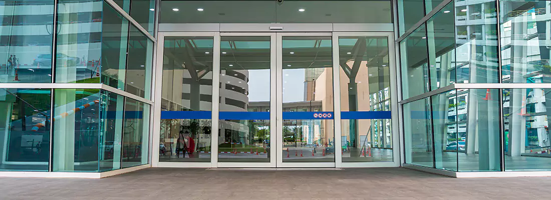 Automatic Glass Door Lock in Jacques-Cartier, QC